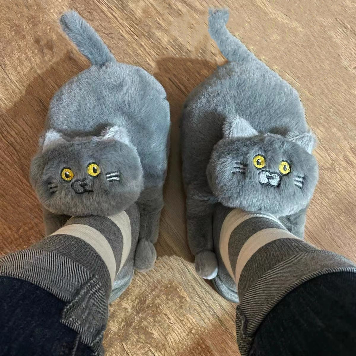 Clingy Kitty Slippers